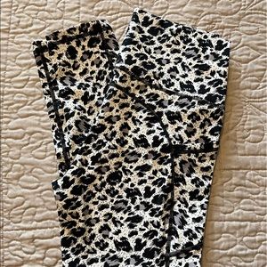 Zyia snow leopard leggings